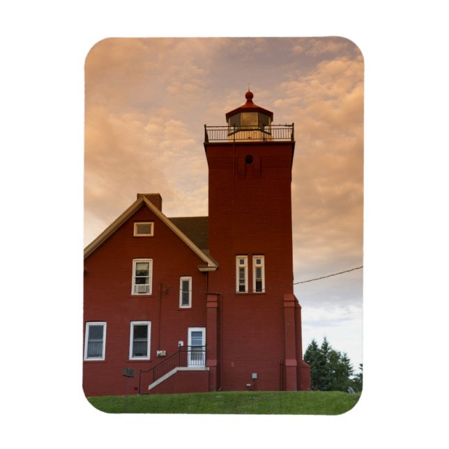 Imán El faro de los dos puertos con vistas a la bahía d (Vertical)