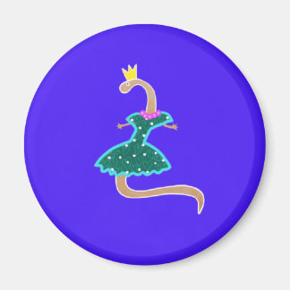 Imán El gusano en un vestido verde y una corona