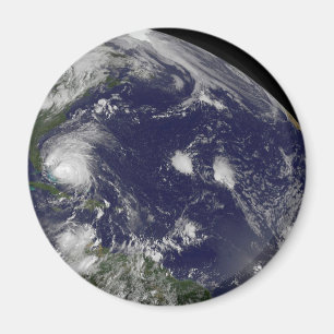 Imán El Huracán Irene Se Desplaza Por Las Bahamas.