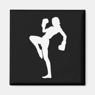 Imán El kickboxing de mujeres es un diseño de silueta l
