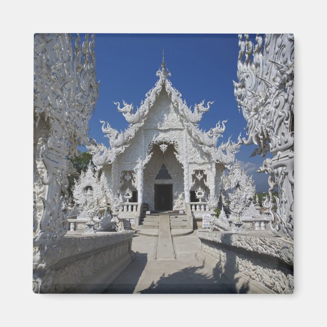 Imán El nuevo templo todo blanco de Wat Rong Khun en (Frente)