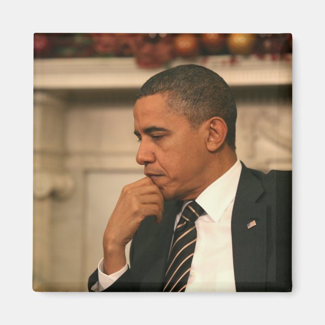 Imán El presidente Barack Obama reflexiona mientras se  (Frente)