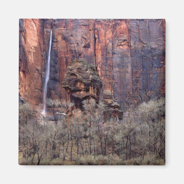 Imán El Púlpito y cascada efímera (Frente)