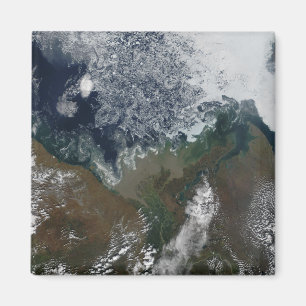 Imán El río Mackenzie vacia en la bahía de Mackenzie