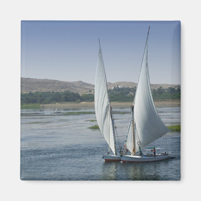 Imán El río Nilo y los barcos de vela utilizados como (Frente)