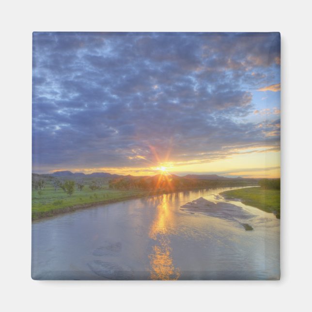 Imán El río Powder capta la última luz en Custer (Frente)