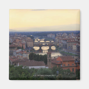 Imán El río y el Ponte Vecchio de Arno en Florencia,