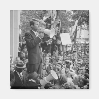 Imán El senador Robert Kennedy haciendo campaña por el