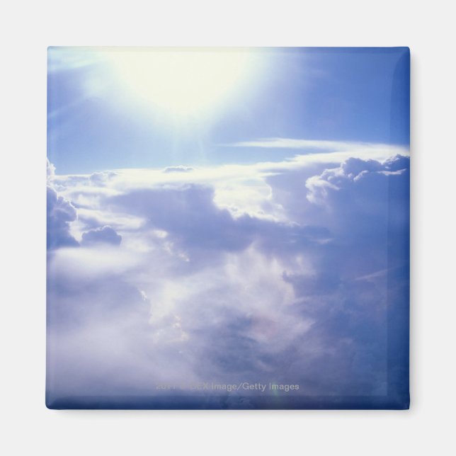 Imán El sol brilla a través de las nubes (Frente)