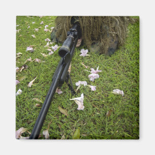 Imán El soldado practica táctica del francotirador