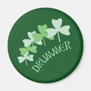 Imán El tamborilero Shamrocks con un verde claro