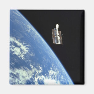 Imán El telescopio espacial Hubble con una tierra azul
