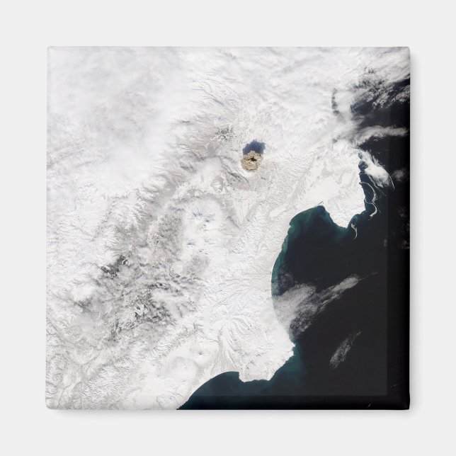 Imán El volcán Shiveluch en Kamchatka Krai, Rusia (Frente)