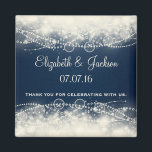Imán Elegante Abstract Lace y Pearls Wedding Favor<br><div class="desc">Un elegante diseño abstracto con encaje de color crema y perlas hechas con círculos y burbujas. El fondo es azul oscuro con cuadrados descoloridos hacia el lado. Bonito y delicado diseño. Personalizar / personalizar con el novio y el nombre de la novia y la fecha del boda, con texto que...</div>