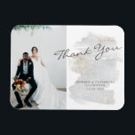 Imán Elegante Boda de color plateado con toque dorado g<br><div class="desc">El diseño es elegante y cuenta con un fondo de color gris plateado y purpurinoso tocado en oro.  Es perfecto para su evento de boda de invierno y/o vacaciones,  aniversario y más.  Personaliza fácilmente la foto,  los nombres y la fecha de elección.</div>