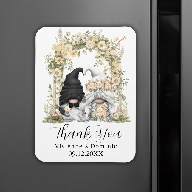 Imán Elegante Cream Flowers Gnome Boda Gracias Tarjeta (Elegant Cream Flowers Gnome Wedding Thank You Card Magnet
)