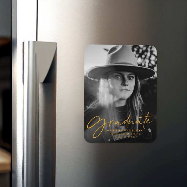 Imán Elegante Invitación de Graduación de Guión Dorado (Subido por el creador)