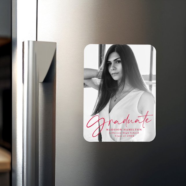 Imán Elegante Invitación de Graduación de Guión Rojo (Subido por el creador)