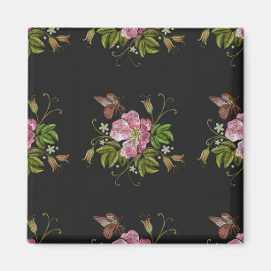 Imán Elegante patrón de bordado floral fondo negro