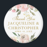 Imán Elegante Rubor Pink Gold Floral Wedding Favor<br><div class="desc">Un elegante ramo floral de peonías de color agua rosada y rosas de marfil enmarcan estos encantadores imanes de boda primaverales. Las brotes botánicas de hojas de eucalipto verde salado decoran el borde que rodea el adorable guión cursivo de oro. Un bonito favor personalizado para la recepción de una boda...</div>