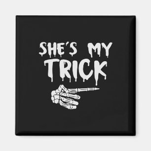 Imán Ella es mi trick Skeleton Hand Halloween Costume C