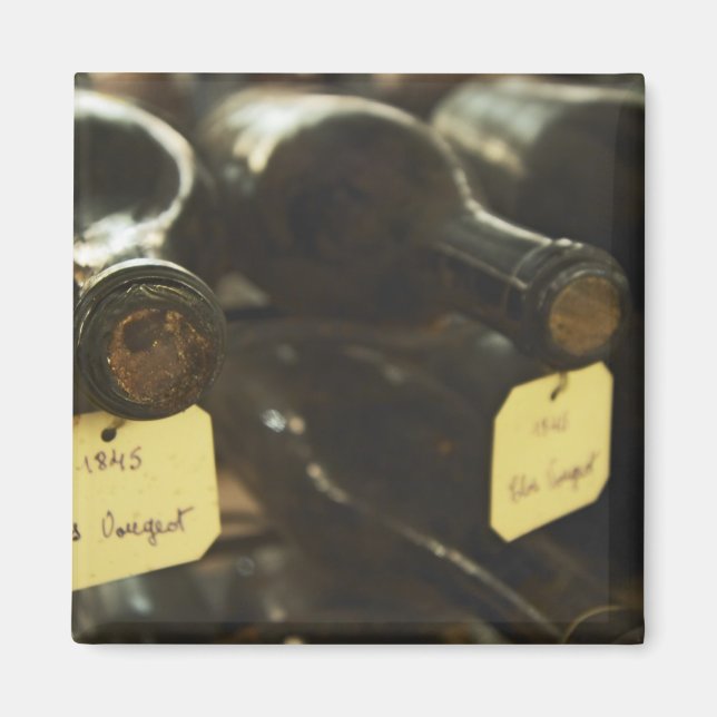 Imán En la bodega subterránea: botellas tumbadas en (Frente)