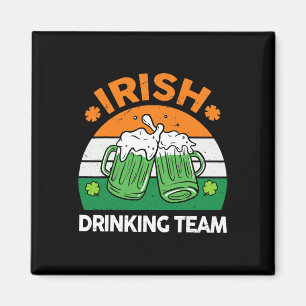 Imán Equipo de bebida irlandés bebiendo cerveza el día