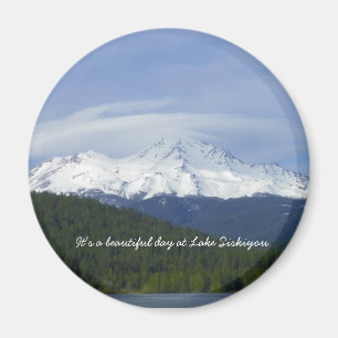 Imán Es un día hermoso en el lago Siskiyou.