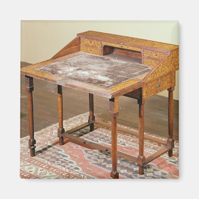 Imán Escritorio de escritura, nogal con marquetería ara (Frente)