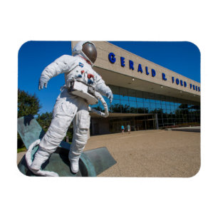 Imán Escultura de hombre en el espacio
