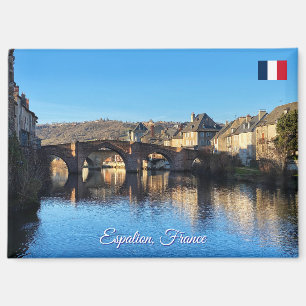 Imán Espalion ciudad en región volcánica de Francia