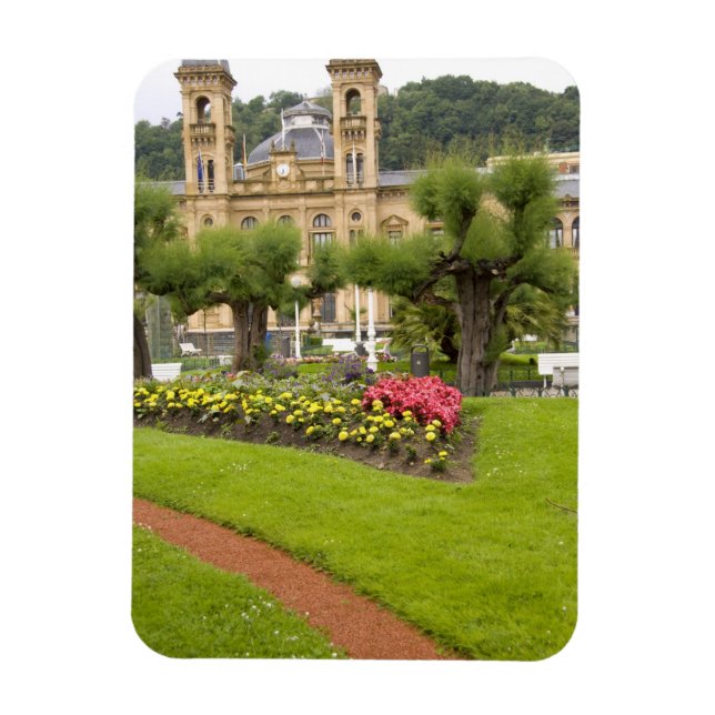 Imán España, San Sebastián. Popular resort de costa, (Vertical)