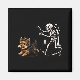 Imán Esqueleto de Halloween persiguiendo a un perro Yor