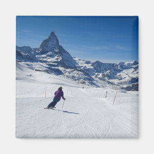 Imán Esquiando con Mt. Cervino en Zermatt, Suiza