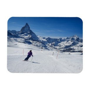 Imán Esquiando con Mt. Cervino en Zermatt, Suiza