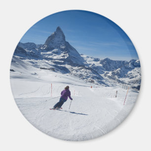 Imán Esquiando con Mt. Cervino en Zermatt, Suiza