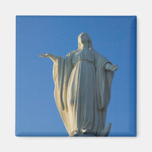 Imán estatua de 118 pies de la Virgen María en San