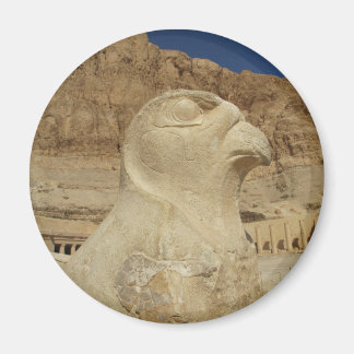 Imán Estatua de Horus como halcón en el templo de Hatsh