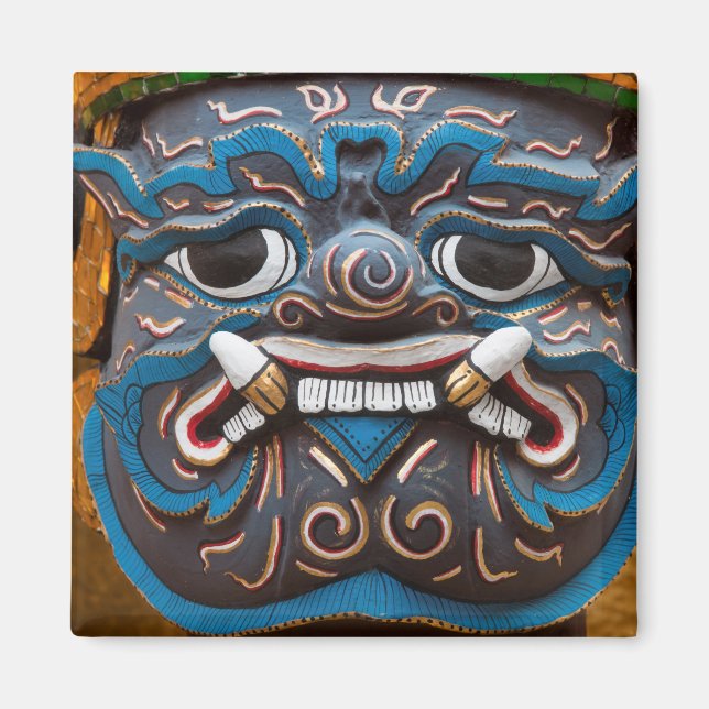 Imán Estatua en el Gran Palacio (Frente)