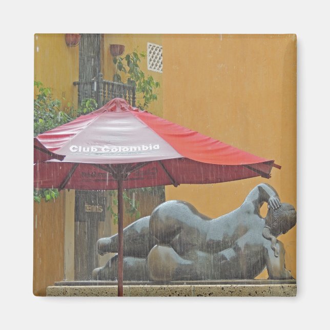 Imán Estatua en la lluvia en Colombia (Frente)