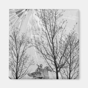 Imán Europa, Francia, París. Estatua y rueda de la for