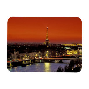 Imán Europa, Francia, París. Vista del atardecer de la