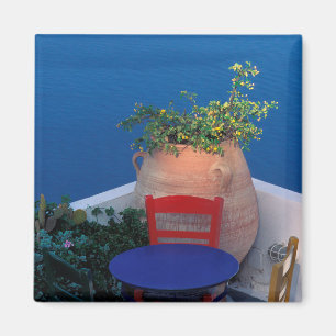 Imán Europa, Grecia, Santorini. Terraza con vista al ma