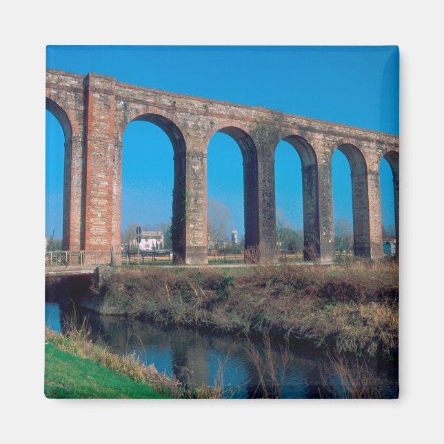 Imán Europa, Italia. Acueducto cerca de Lucca. (Frente)