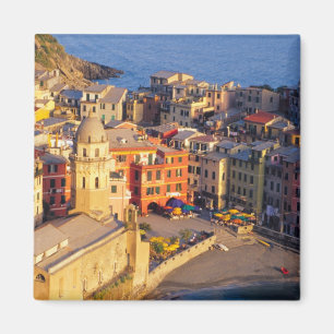 Imán Europa, Italia, Cinque Terre. Pueblo de Vernazza