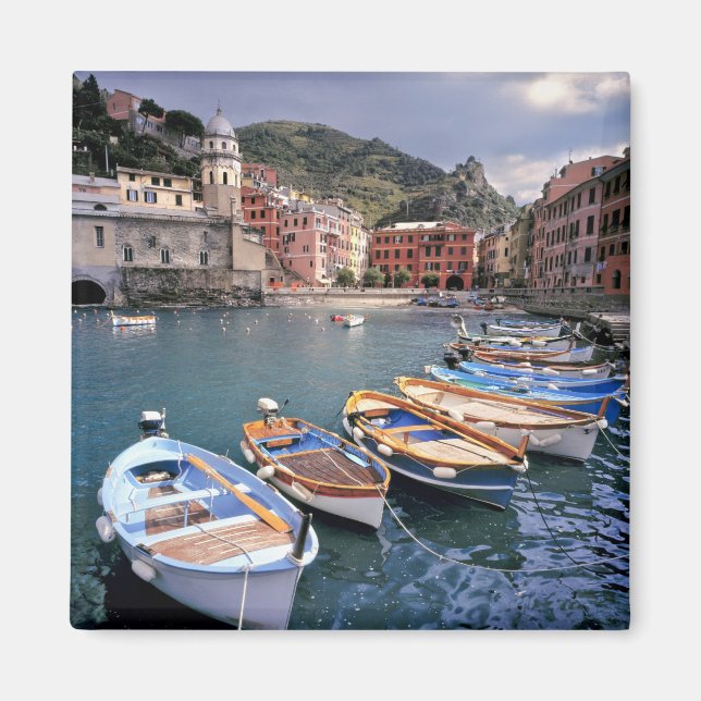 Imán Europa, Italia, Vernazza. Barcos pintados de forma (Frente)