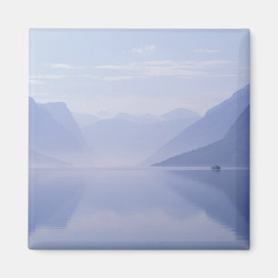 Imán Europa, Noruega. Paredes verticales reflejadas en