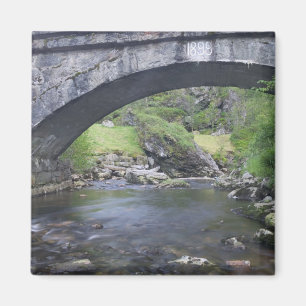 Imán Europa, Noruega. Puente de piedra en ruta a Bergen