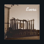 Imán Evora<br><div class="desc">Templo de Diana, Evora, Portugal El templo romano fue construido en el siglo I para honrar al emperador Agustus. (Un sacerdote portugués en el siglo XVII, aunque el edificio estaba dedicado a los dioses Diana.) Una de las múltiples invasiones alemanas la destruyeron y los restos fueron incorporados a las fortificaciones...</div>