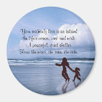 Exquisita silueta madre e hija en la playa